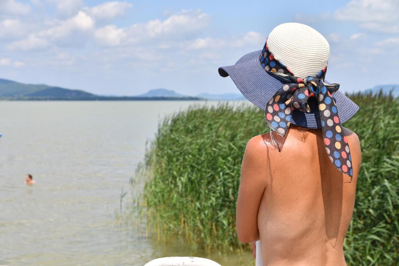 Hotel Balatontourist Berény Naturist Camping Balatonberény Esterno foto