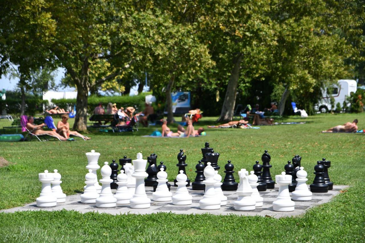 Hotel Balatontourist Berény Naturist Camping Balatonberény Esterno foto