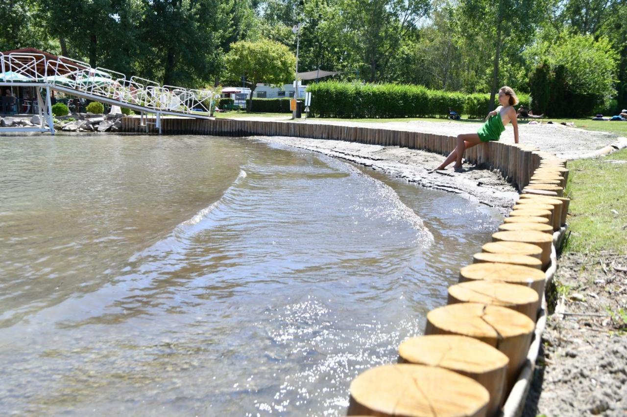 Hotel Balatontourist Berény Naturist Camping Balatonberény Esterno foto