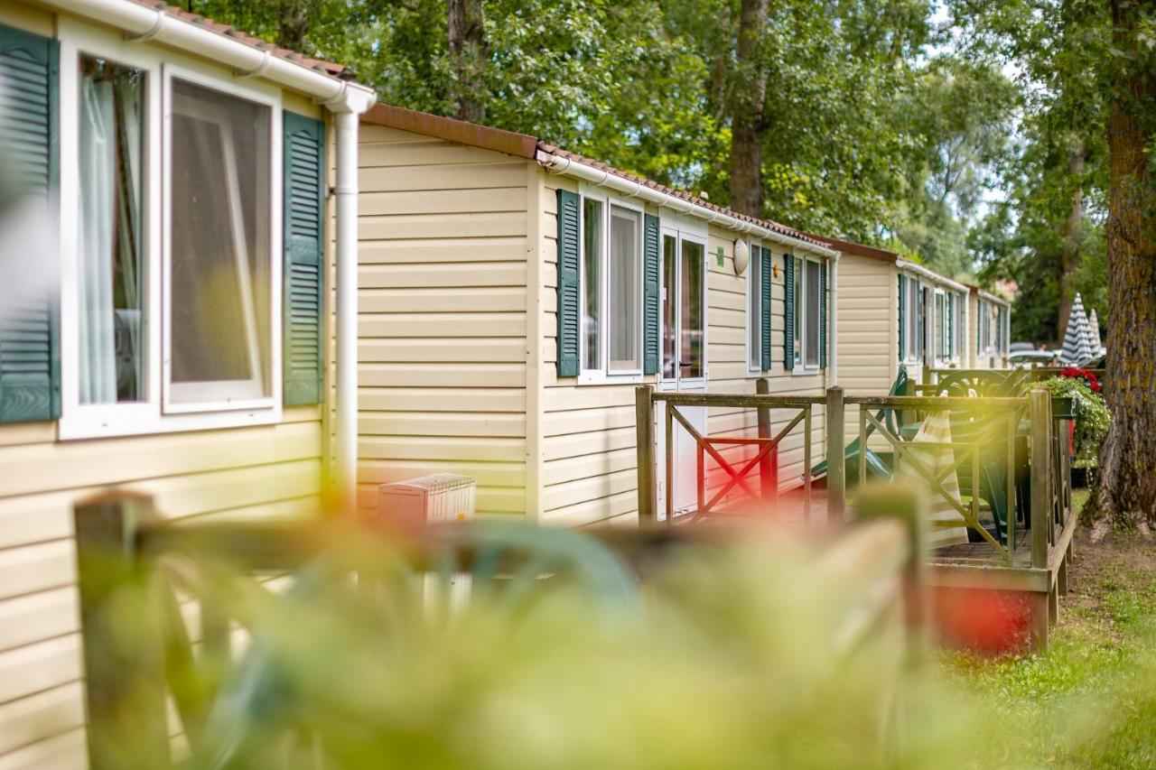 Hotel Balatontourist Berény Naturist Camping Balatonberény Esterno foto