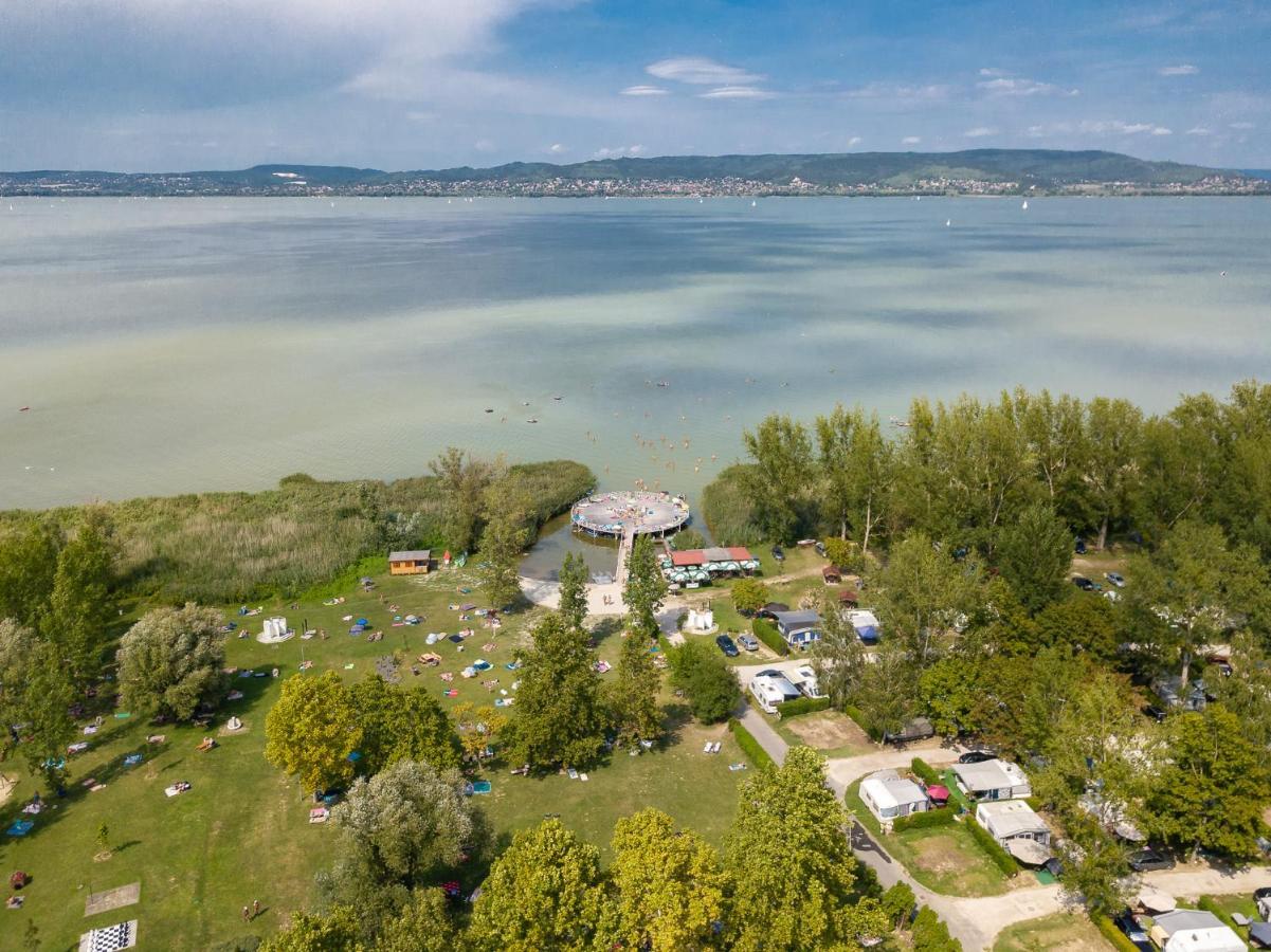 Hotel Balatontourist Berény Naturist Camping Balatonberény Esterno foto