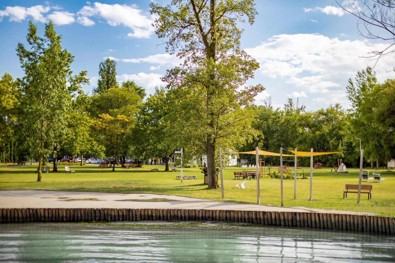 Hotel Balatontourist Berény Naturist Camping Balatonberény Esterno foto